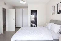 Beachside 3Br l Huge Patio and Parking l Mamad - parking