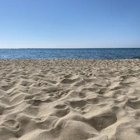 Brand New House, Sleeps 8, Private Beach Rights, Hot Tub!