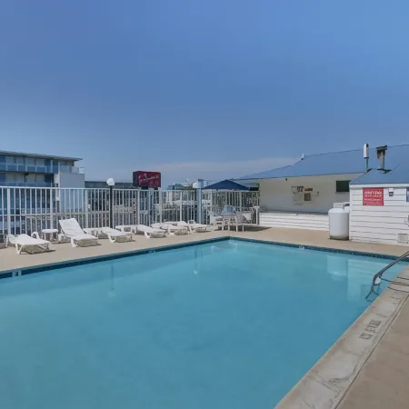 Thunderbird Beach Motel