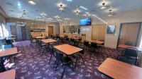 Rushmore Express & Suites - parking