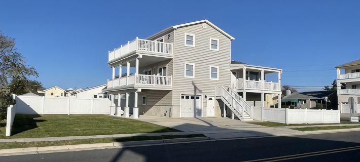 Bayview Home Endless decks Elevator, Every  bedroom has a bath and deck access. Hoteles en Brigantine