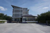 Bankhun Residence - Hostels