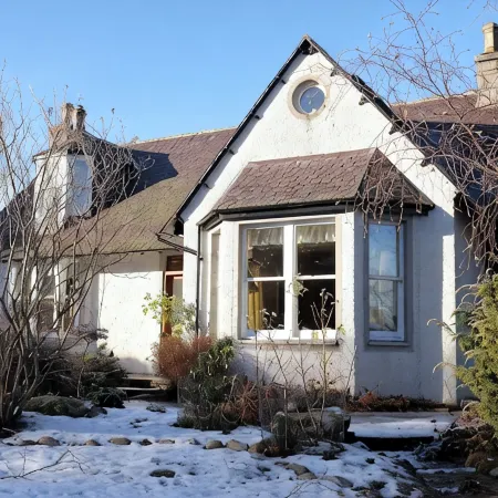 Fabulous house with sun-doors and patio - Large mature garden. Mountain views.