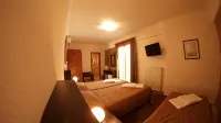 Ahilion Hotel - Bergblick