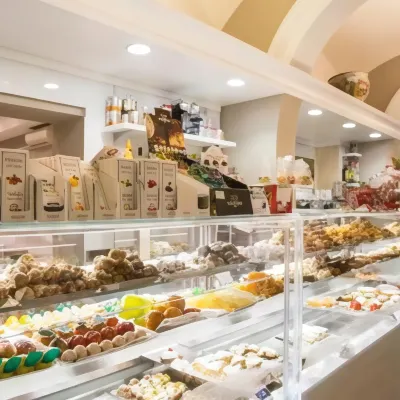Clementi 18 Suites Rome Các khách sạn gần Bệ thờ Nữ thần Hòa bình Ara Pacis