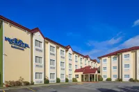Microtel by Wyndham Batangas فنادق في Santo Tomas