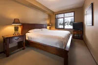 Glacier Mountaineer Lodge