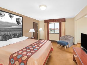 Super 8 by Wyndham Marshalltown