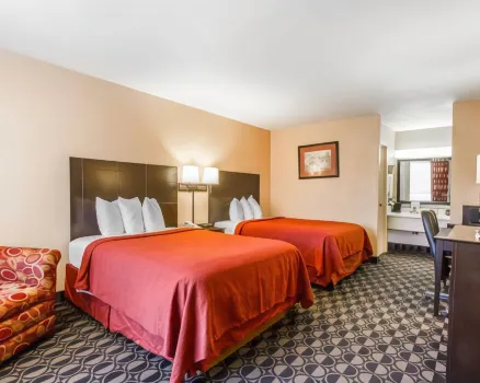 Quality Inn Ada near University Hotels near Lakewood Golf Course