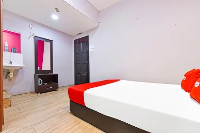 OYO 90138 Hotel Elwarda Klcity