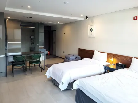 Yeosu Gite Pension (Within 1 Minute Walk from Yeosu Romantic Carriage)