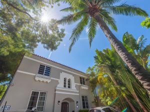 L'Etoile Apartments Part of the Oasis Casita Collection