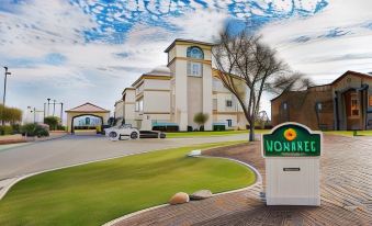 Holiday Inn Express & Suites Bakersfield Airport