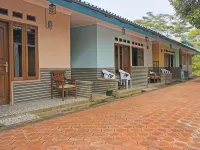 Family Homestay Annur Syariah Hotels in Cicurug