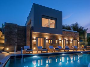 Luxury Villa with Stunning Views in Agios Nikolaos