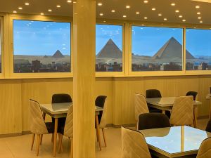 Horus Horizon Inn Pyramids View