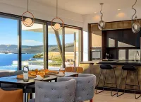 Villa Seven Seas with Heated Pool and Jacuzzi by the Sea