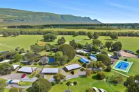 Halls Haven Holiday Units Hotel dekat Silverband Falls