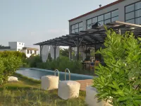 Quonset Glamping - piscina