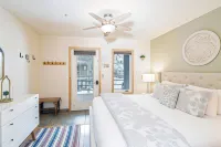 Modern Comfort River/Mtn Views + Hot Tub 1 Bedroom Condo by RedAwning Hotel di Telluride