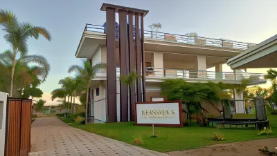 Anukama Resort Отели рядом с достопримечательностью «Нилавели Бич»
