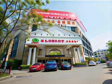 Vienna International Hotel (Shanghai International Resort, Huaxia East Road Metro Branch)