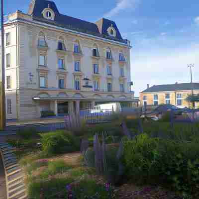 Logis Hotel des Bourbons Hotel Exterior