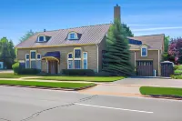 Ludington Pier House Hotels in Ludington