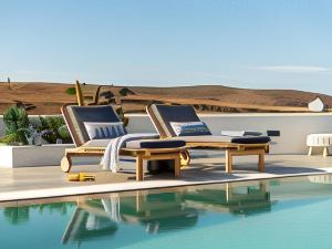 Chora Kythnos Suites adults only