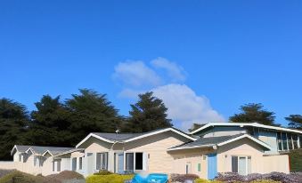 Cambria Landing Inn and Suites