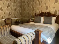 Saracens Head Hotel by Greene King Inns Hotels in Towcester