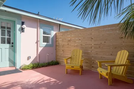 Haley's Court Boutique Motel