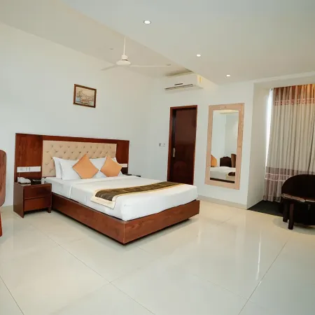 Royal Raj Hotel