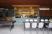 Facade Hotel by Azana - Bars