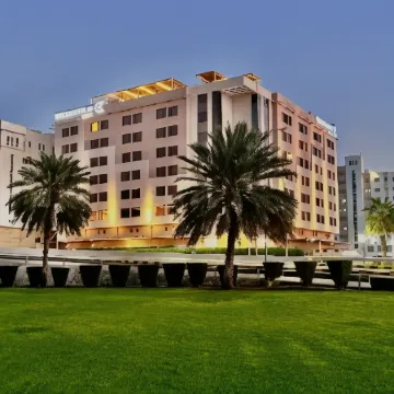Golden Tulip Muscat