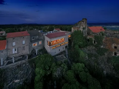 Hôtel & Restaurant Origines PAR Adrien Descouls - Teritoria Các khách sạn ở Issoire