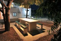 Tsakanos Apartments Hotels in Milos
