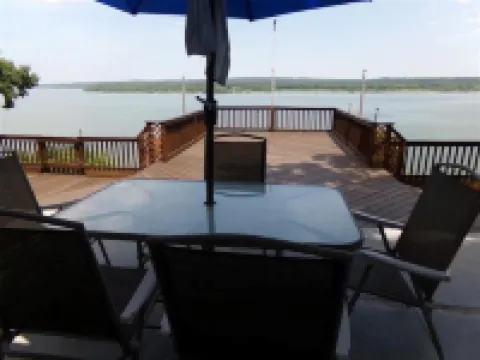 Spectacular lake view with a huge deck and a Hot Tub.