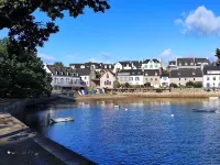 House near the beach Sainte-Marine 2 minutes walk, for 2 persons Hotels in Combrit