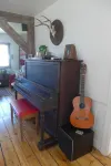 Off Grid Mountain Farmhouse with amazing views, soaking tub, seclusion, internet