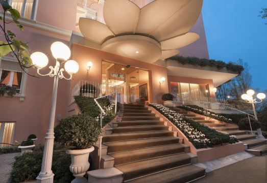 Hotel Milton RiminiHotel Overview