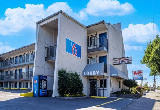 2. 모텔 6 포틀랜..