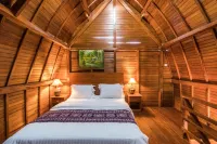 Nuanza Villa Kayu Cisarua Hotel dekat Sunset Point Telaga Saat Puncak
