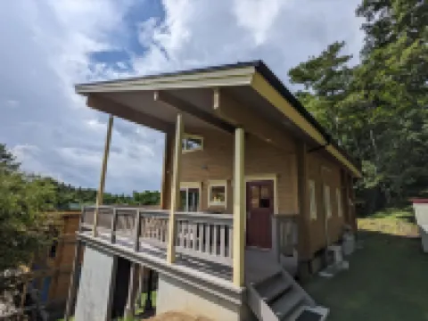 旅館 & 出租別墅階梯屋 鄰近Clover Ranch的酒店