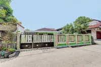 Spot on 93283 Sengon Kostel Syariah Các khách sạn ở Mayong