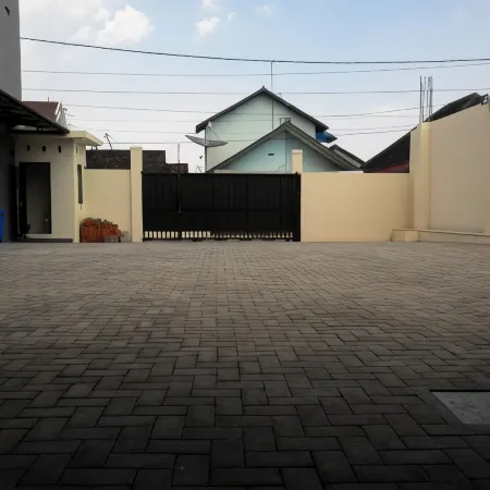 De Kost Madiun Отели в г. Мадиун