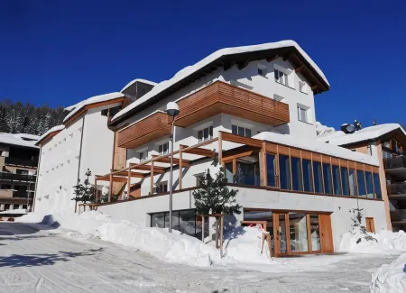 Conrad's Mountain Lodge Отели в г. Сильваплана