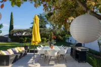 Croissant de Lune Hotels in Saint-Christol-les-Ales