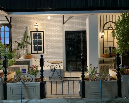 At Night โรงแรมในชุมพร