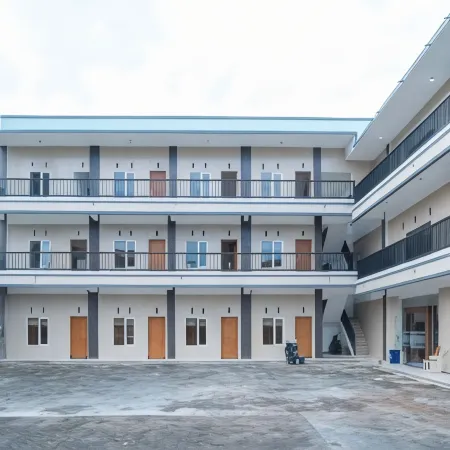 Sans Hotel Queen Batu